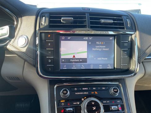 Used 2020 Lincoln Continental AWD w/ Premium Package image 24