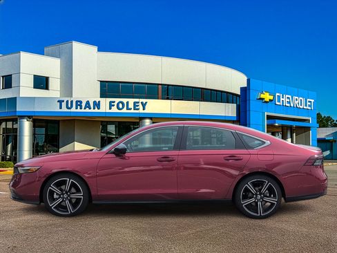 Used 2024 Honda Accord Sport image 2