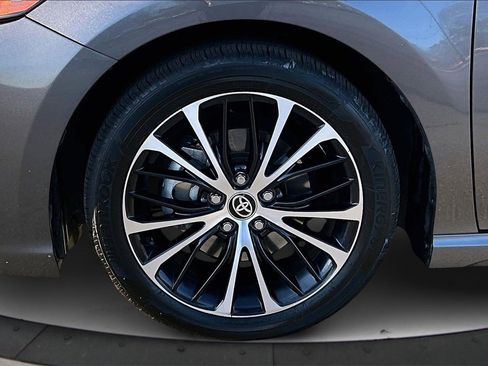 Used 2020 Toyota Camry SE image 29