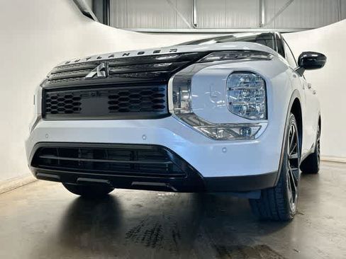 Used 2023 Mitsubishi Outlander SE Black Edition AWD/4WD image 31