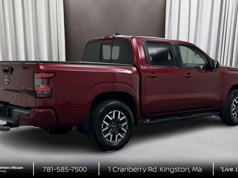 Used 2022 Nissan Frontier SV AWD/4WD image 5