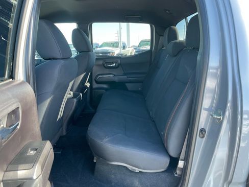 Used 2020 Toyota Tacoma TRD Off-Road image 8