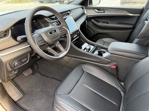 New 2025 Jeep Grand Cherokee L Limited image 11