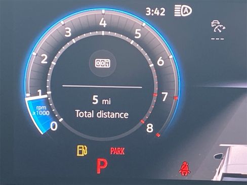 New 2025 Volkswagen Tiguan SE image 28