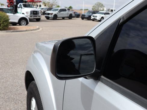 Used 2014 Nissan Frontier SV w/ SV Value Truck Package AWD/4WD image 13