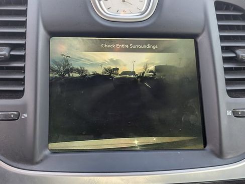 Used 2022 Chrysler 300 Touring w/ Sport Appearance Package image 16