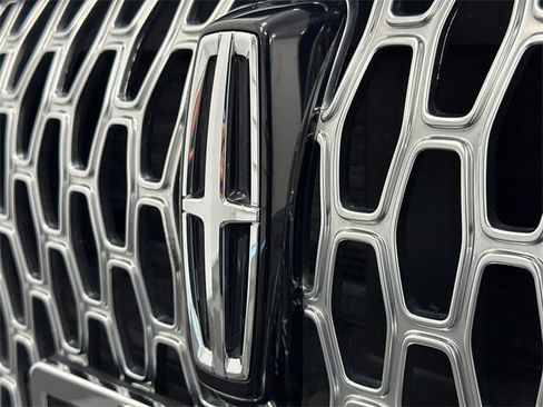 Used 2023 Lincoln Corsair AWD image 13