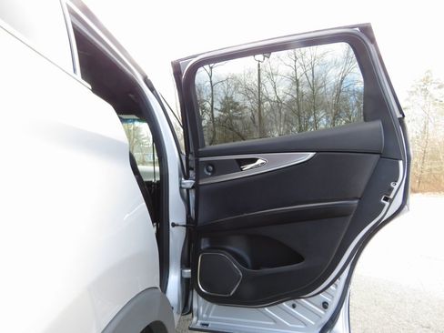 Used 2019 Lincoln Nautilus Reserve image 15