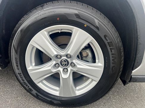 Used 2024 Toyota Highlander LE image 12