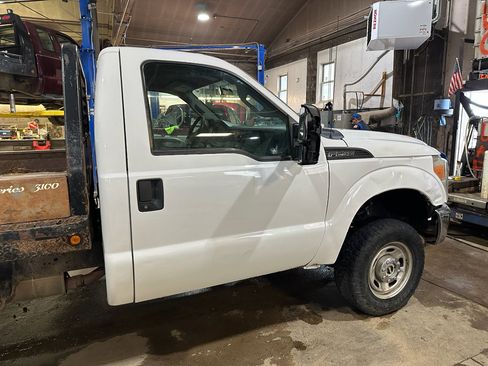 Used 2014 Ford F250 XL w/ XL Value Package image 3