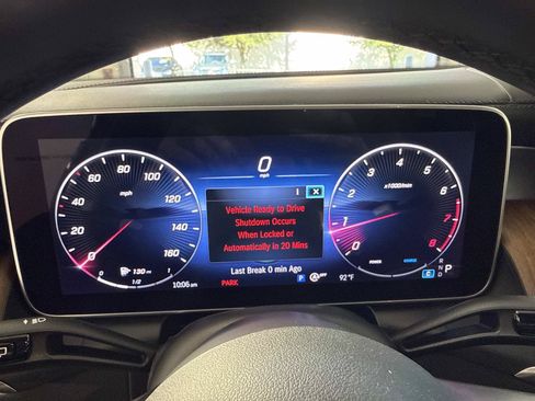Used 2024 Mercedes-Benz GLC 300 4MATIC image 29