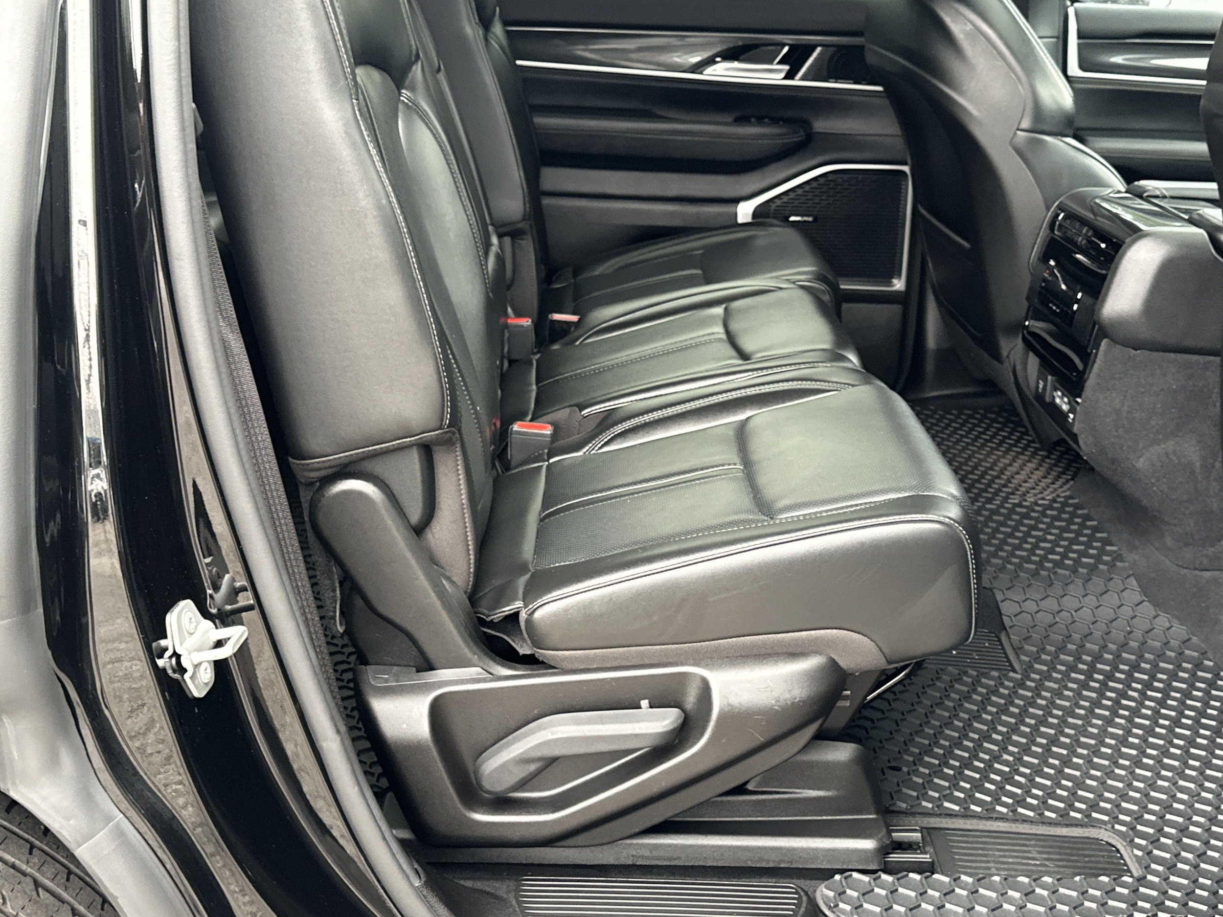 Used 2022 Jeep Wagoneer Series I w/ Premium Group I RWD image 15