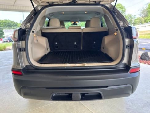 Used 2019 Jeep Cherokee Latitude w/ Cold Weather Group AWD/4WD image 28