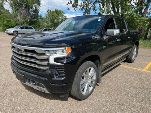 Used 2024 Chevrolet Silverado 1500 High Country w/ High Country Premium Package AWD/4WD image 4