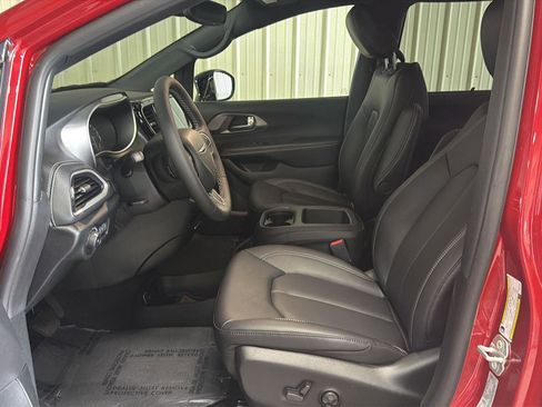 New 2026 Chrysler Pacifica Select image 14
