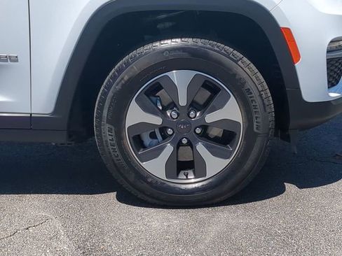 Used 2024 Jeep Grand Cherokee Limited 4xe image 11