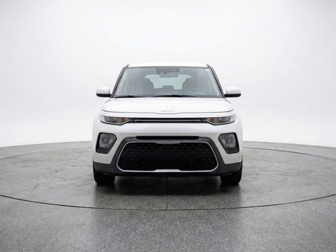 Used 2025 Kia Soul LX w/ LX Technology Package image 2