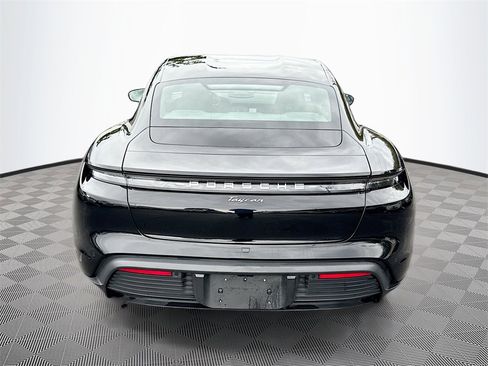 Used 2021 Porsche Taycan image 7