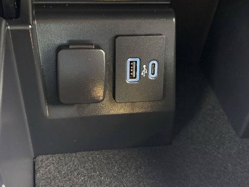 Certified 2022 Ford Explorer XLT w/ Equipment Group 202A RWD image 22