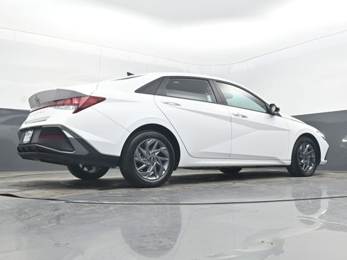 Used 2024 Hyundai Elantra SEL image 41