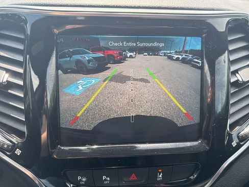 Used 2020 Jeep Cherokee High Altitude AWD/4WD image 19