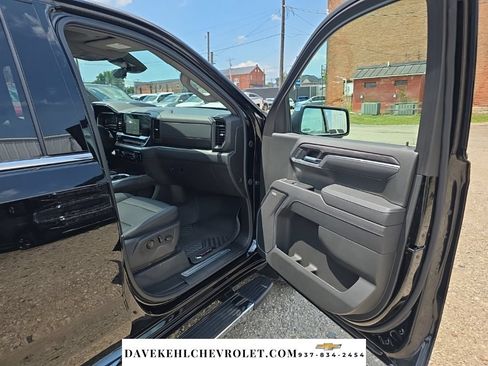 Used 2025 Chevrolet Silverado 1500 LTZ w/ LTZ Premium Package AWD/4WD image 29