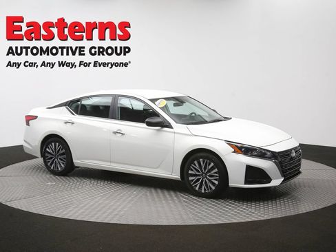 Used 2025 Nissan Altima 2.5 SV FWD image 45