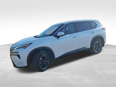 Certified 2024 Nissan Rogue SV FWD image 4