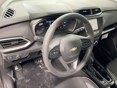 Used 2023 Chevrolet TrailBlazer LS FWD image 14