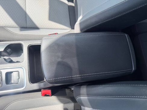 Used 2019 Ford Escape SE FWD image 16