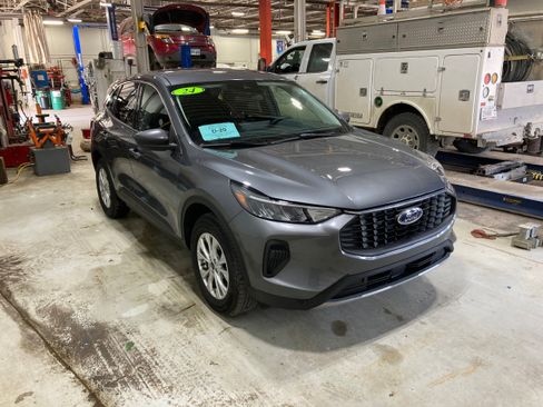 Used 2024 Ford Escape Active w/ Tech Pack #1 AWD/4WD image 3
