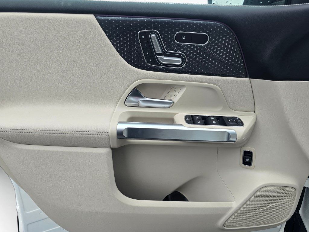 New 2026 Mercedes-Benz GLB 250 4MATIC image 32