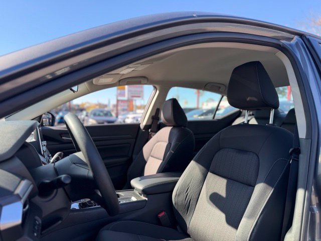 Used 2025 Nissan Altima 2.5 SV AWD/4WD image 12