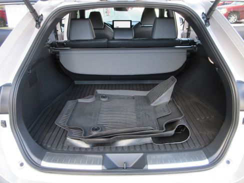 Used 2024 Toyota Venza XLE image 50