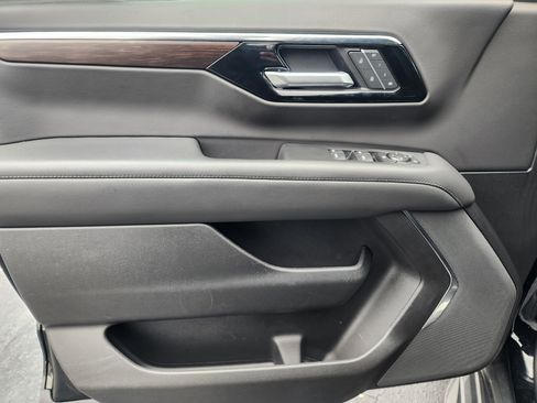 Used 2026 Chevrolet Suburban LT image 24