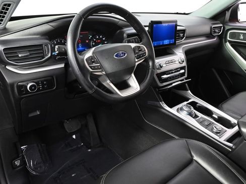 Used 2023 Ford Explorer XLT w/ Equipment Group 202A AWD/4WD image 12