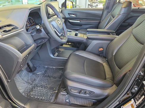 Used 2025 Toyota Sienna XSE AWD/4WD image 24