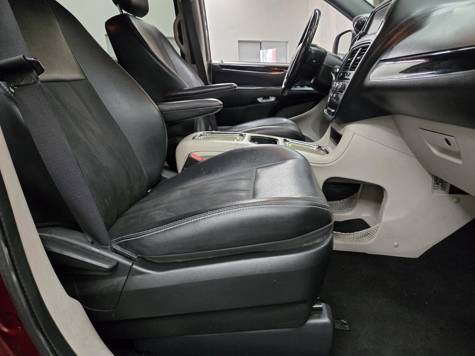 Used 2019 Dodge Grand Caravan SXT FWD image 11