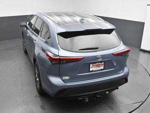 Used 2020 Toyota Highlander XLE FWD image 26