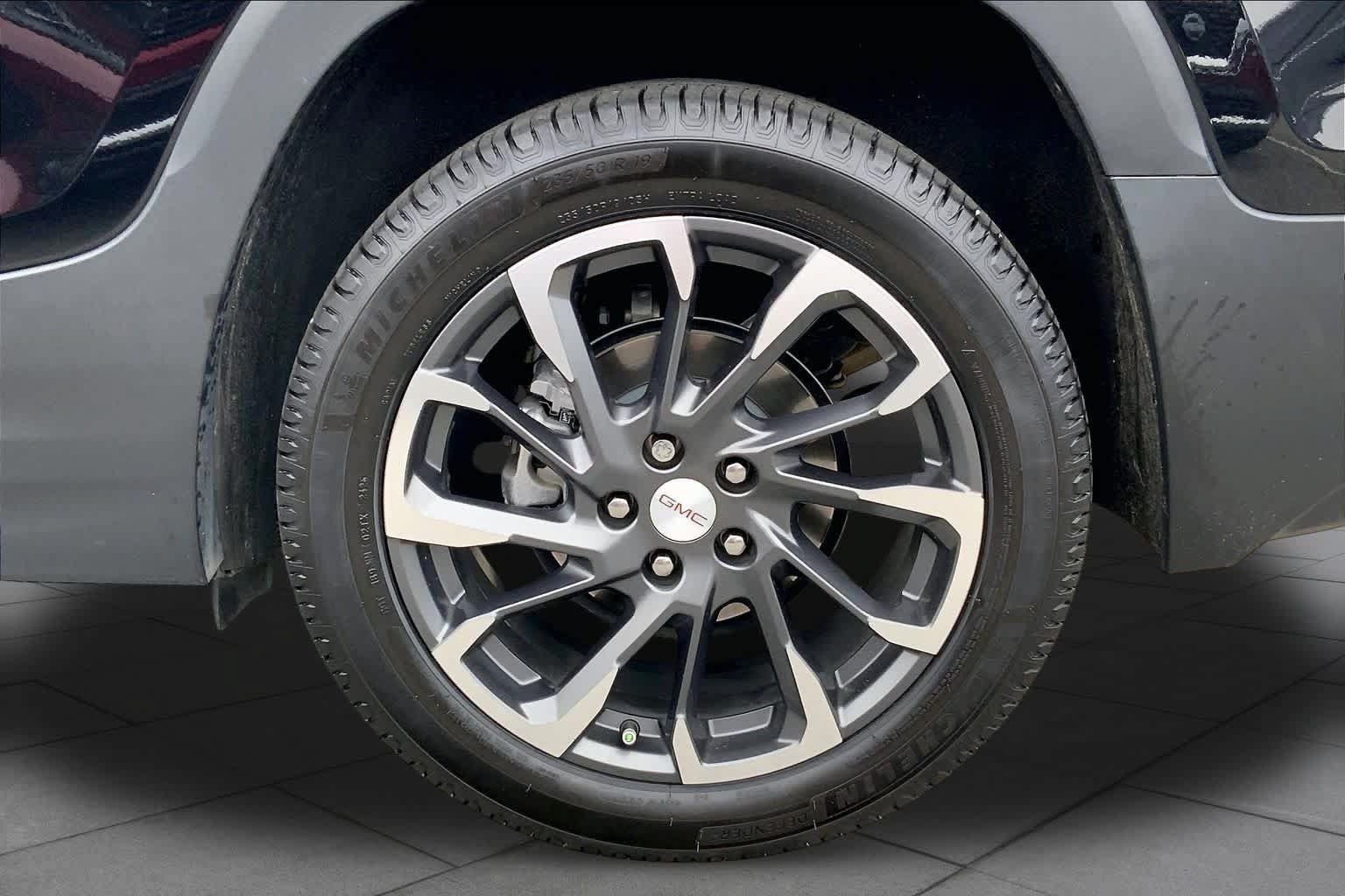 Used 2022 GMC Terrain SLT w/ Infotainment Package II FWD image 10