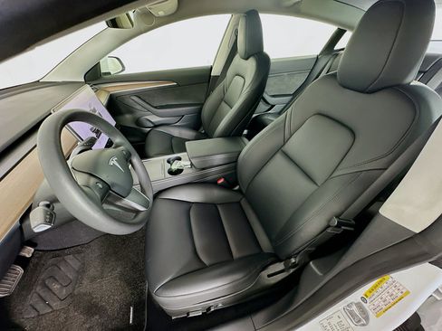 Used 2023 Tesla Model 3 Standard Range image 13