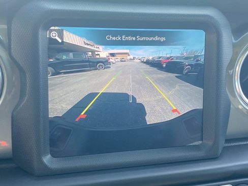 Certified 2022 Jeep Gladiator Overland w/ LED Lighting Group image 29