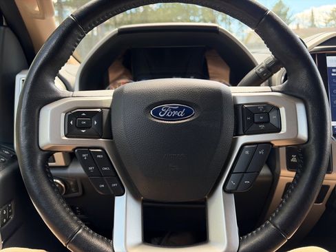 Used 2022 Ford F250 Lariat w/ Lariat Ultimate Package AWD/4WD image 28