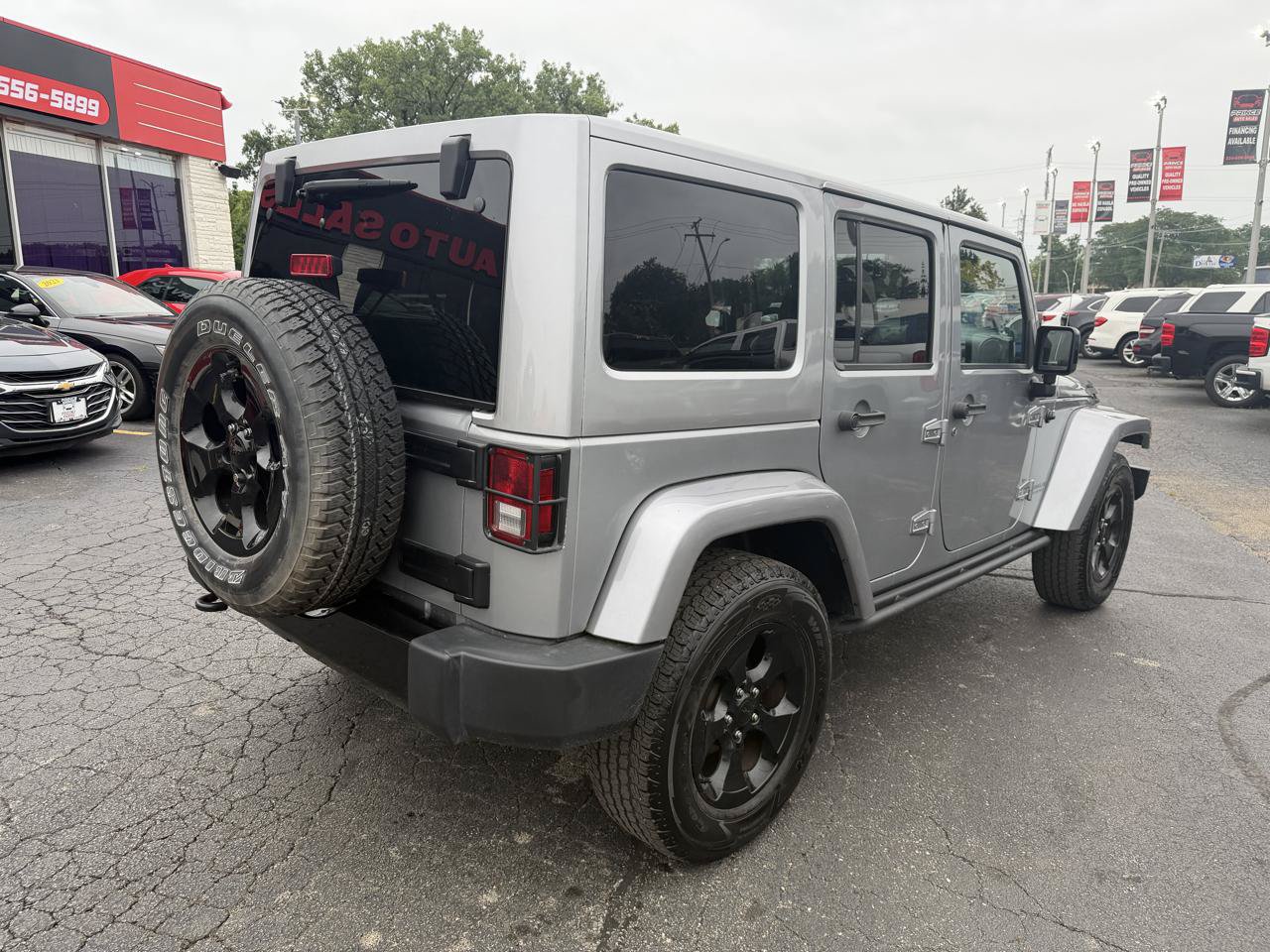 Used 2015 Jeep Wrangler Unlimited Sahara AWD/4WD image 7