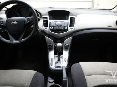 Used 2014 Chevrolet Cruze LS FWD image 13