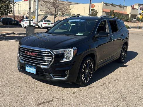 Certified 2022 GMC Terrain SLT w/ Infotainment Package II image 3