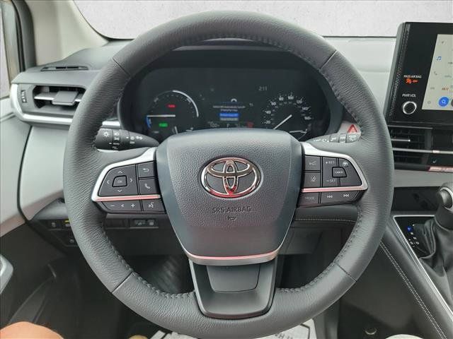 Used 2026 Toyota Sienna XLE FWD image 14