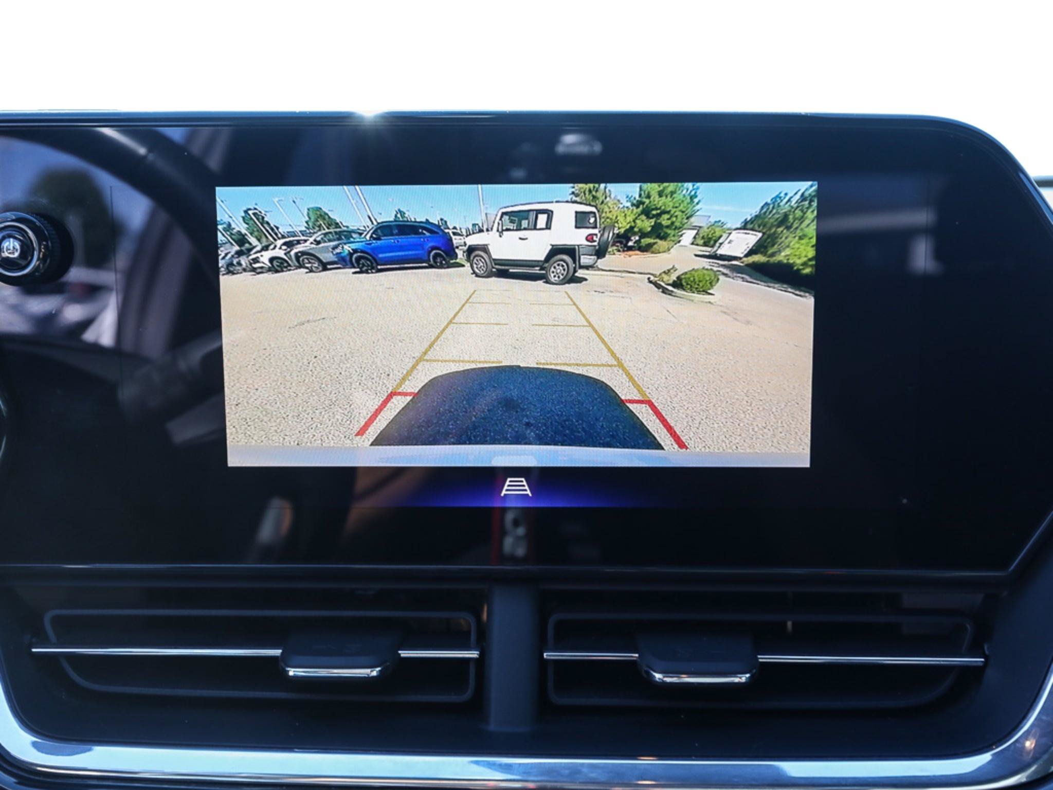 Used 2025 Chevrolet Trax RS FWD image 17