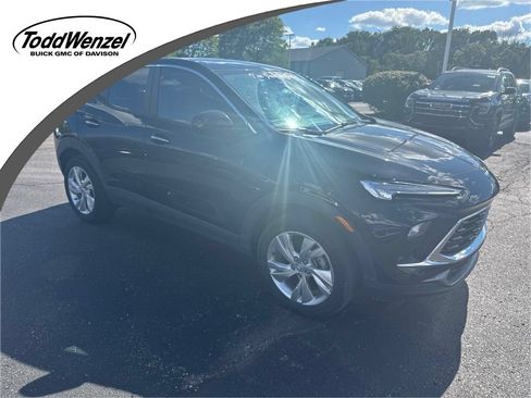 Used 2024 Buick Encore GX Preferred AWD/4WD image 1