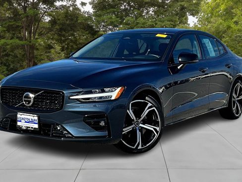 Used 2024 Volvo S60 B5 Plus image 3